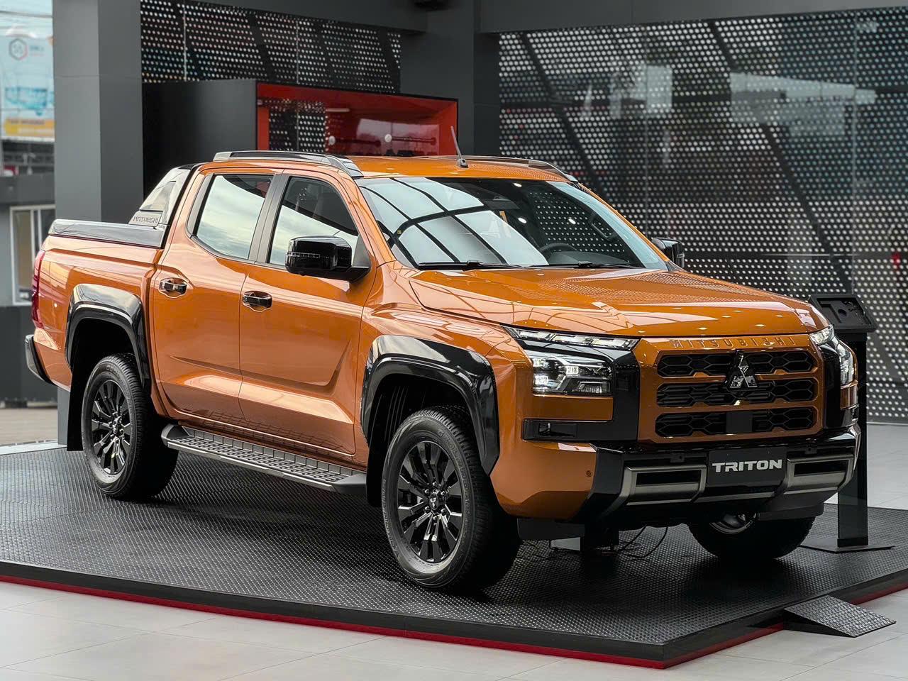 Ngoại thất Mitsubishi Triton 1
