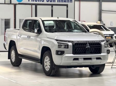 Mitsubishi Triton 4x2 AT GLX